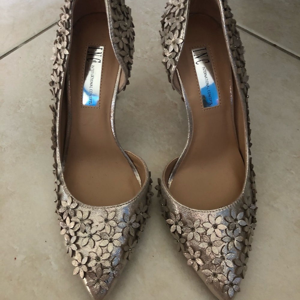 INC internacional concept metallic flower heels
